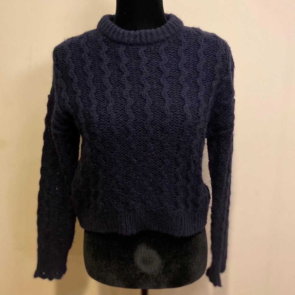 SALE - Women’s cable knit sweater
